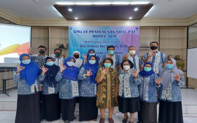 DIKLAT PENYUSUNAN SOAL PAT MODEL AKM  DI SMAN 3 SIDOARJO